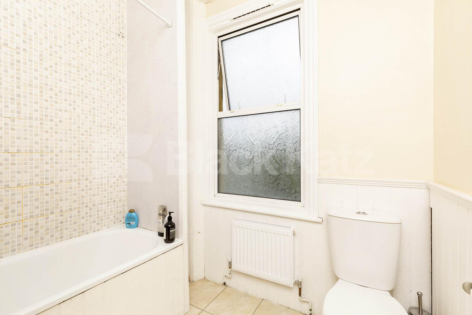 top floor 1 bedroom property in the heart of Crouch end Glebe Road, Crouch End